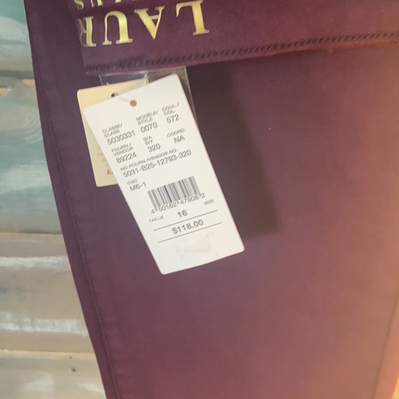 NWT LADIES CAPRI WITH SCALLOPED BOTTOMS - Picture 3 of 3